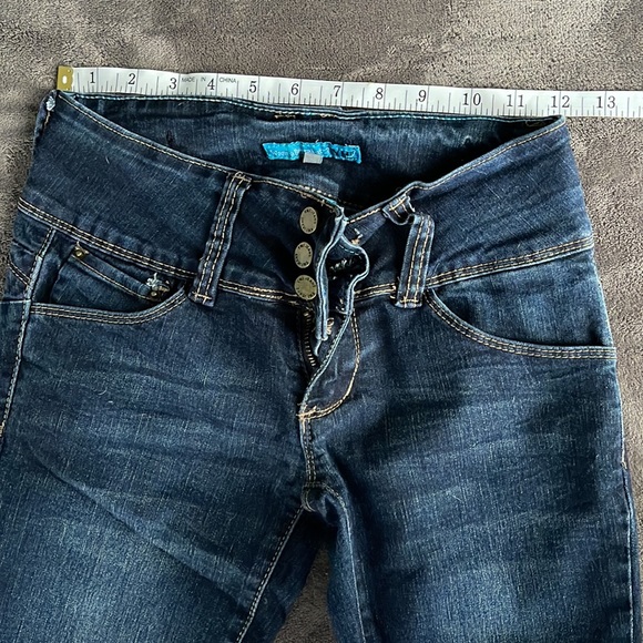 YMI capris - dark wash - Picture 9 of 11